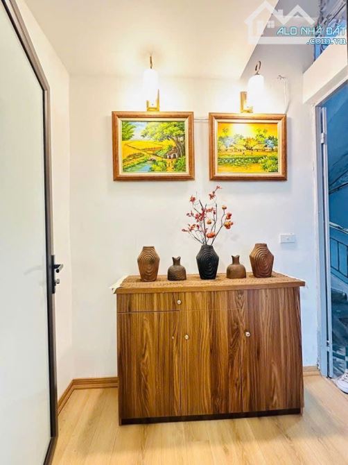 Bán căn hộ tập thể Tầng 1 Quận Hoàn Kiếm - KD - 2 mặt ngõ - 60m2 x 2 ngủ - nhà đẹp - SĐCC