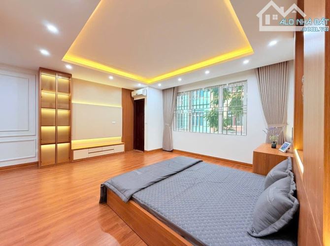 BÁN NHÀ PHỐ NGUYỄN KHÁNH TOÀN DT60m2*7T THANG MÁY PHÂN LÔ OTO TRÁNH. 24 TỶ