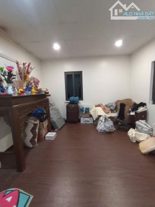 Bán nhà 6.2 tỷ đường Hoàng Mai 34m2, 4 tầng 3 ngủ 30m ra mặt ôtô tránh. Sổ đỏ vuông vắn