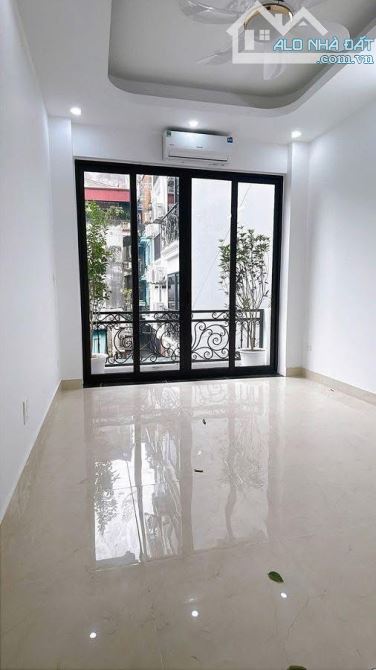 VIP CẦU GIẤY – NHÀ ĐẸP LONG LANH – LÔ GÓC – TRƯỚC NHÀ RỘNG THOÁNG – FULL NỘI THẤT