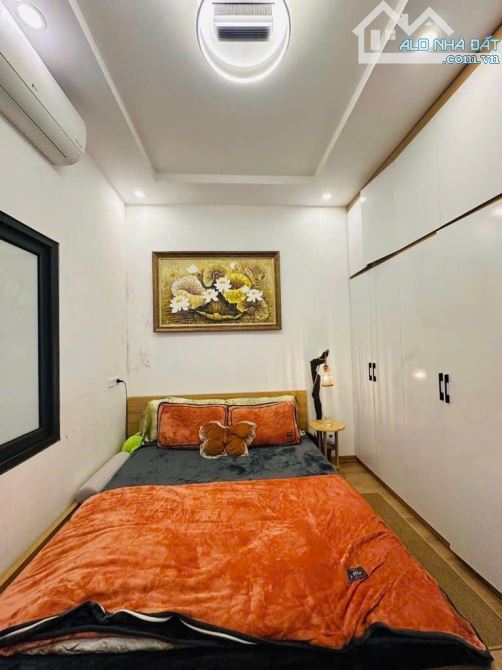 Bán căn hộ tập thể Tầng 1 Quận Hoàn Kiếm - KD - 2 mặt ngõ - 60m2 x 2 ngủ - nhà đẹp - SĐCC