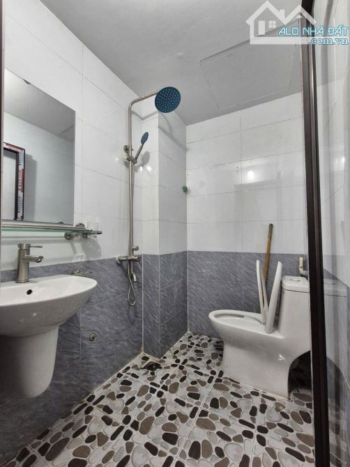 CHỈ VỚI HƠN 2 TỶ — CÓ NGAY NHÀ PHỐ — XÂY MỚI ĐẸP Ở NGAY – 3 NGỦ – CÁCH Ô TÔ CHỈ 1 NHÀ