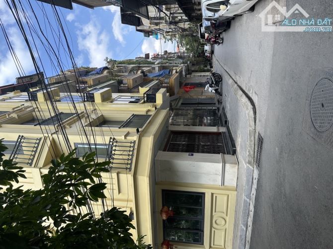 Bán nhà riêng phố Võ Thị Sáu, Hai Bà Trưng 45m2, 3 tầng, MT 5m, giá 9.5 tỷ.