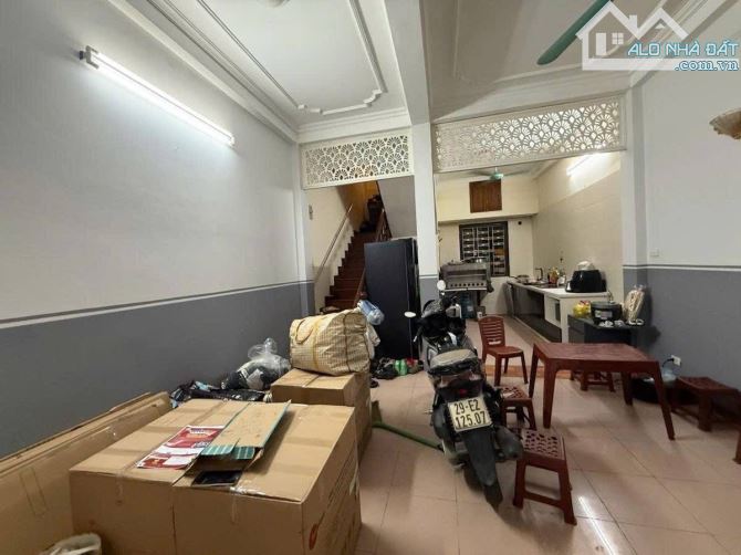 Bán nhà phố Đỗ Quang, Cầu Giấy: dt 42m, 5 tầng, mt 4.3m, giá 24 tỷ, có thương lượng
