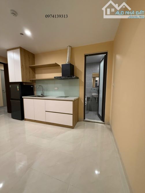 Tòa CHDV cạnh Đại học Hà Nội 160m2 8T MT11m với 40PKK dòng tiền 2.5 tỷ/năm