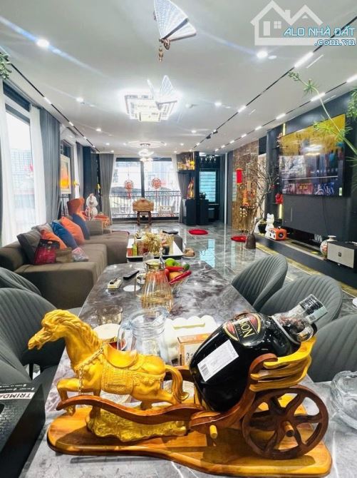 Bán Chung cư MINI Hai Bà Trưng,4 mặt thoáng, dòng tiền 1.8 tỷ/năm, 22 PN,20m ra ô tô tránh