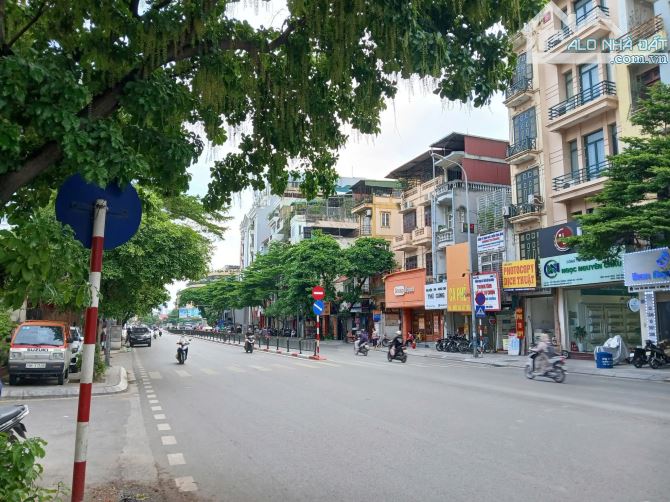 Bán nhà cũ 3T mặt phố Tôn Đức Thắng, vỉa hè, KD, nở hậu đẹp, đầu tư xây - 45m2