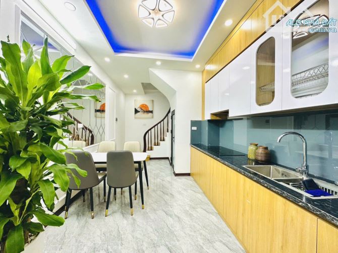 bán nhà Minh Khai - Full nội thất, ngõ rộng 3m - cách mặt phố 15m