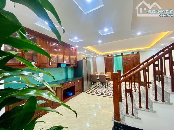 Bán nhà 5 tầng 1 tum, mới đẹp, thoáng trước sau,Full nội thất phố Thạch Bàn, Long Biên