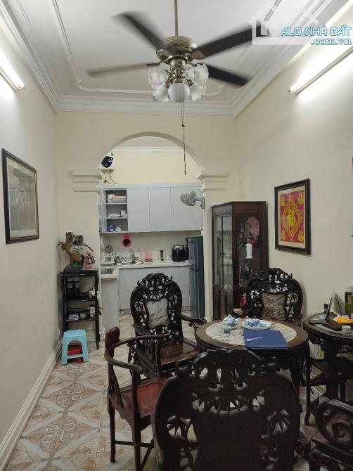 Bán nhà mặt phố Mã Mây, 100m2, 3 tầng, mặt tiền 3m, 65 tỷ, phù hợp kinh doanh khách sạn