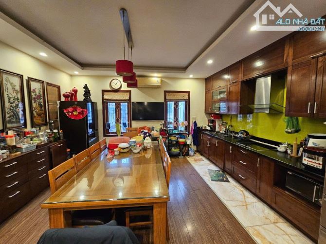 Bán nhà Ngọc Khánh, phân lô ô tô tránh, vài bước chân ra Hồ Giảng Võ, Vin Giảng Võ, 35 tỷ