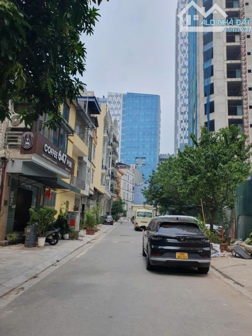 Đất phố Lạc Long Quân, 95m2, lô góc, vỉa hè, 3 ô tô tránh, xây toà 10 tầng, nhỉnh 49 tỷ