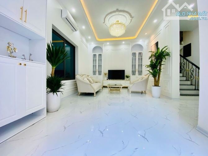 HOA HẬU THUỴ KHUÊ - 68M2 - LÔ GÓC 3 THOÁNG - NGÕ 3M - GẦN HỒ TÂY - FULL NỘI THẤT - Ở NGAY