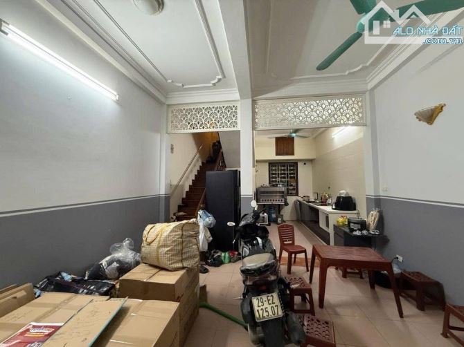 Bán nhà phố Đỗ Quang, Cầu Giấy: dt 42m, 5 tầng, mt 4.3m, giá 24 tỷ, có thương lượng