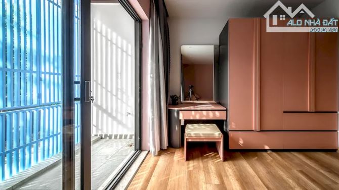 NHÀ LẠC LONG QUÂN, NGÕ THÔNG, GẦN HỒ, NHIỀU ÁNH SÁNG, TẶNG NỘI THẤT 12 TỶ