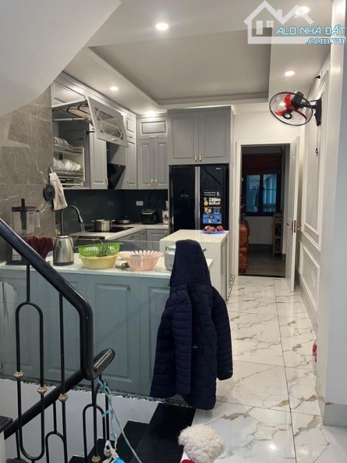 7T thang máy mặt phố Đặng Tiến Đông, vỉa hè, thông sàn 2 thoáng, mới full NT, DT30tr 39m2