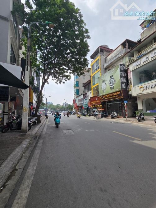 Sẵn DT 30tr! Mặt phố Thái Thịnh, vỉa hè KD, cầu thang cuối, 2 thoáng, sổ đẹp 45m2