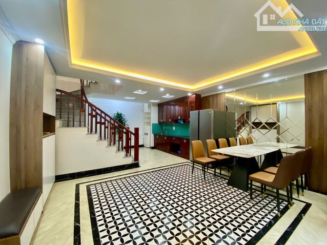 Bán nhà 5 tầng 1 tum, mới đẹp, thoáng trước sau,Full nội thất phố Thạch Bàn, Long Biên