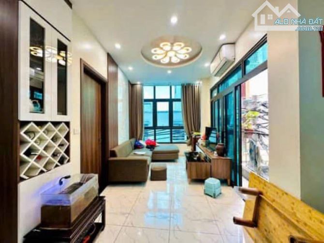 CHỈ 200 TRIỆU/M2 NHÀ MẶT PHỐ ĐÊ LA THÀNH ĐỐNG ĐA, 72 M, MT 4,2 M, 5 TẦNG NHÀ MỚI