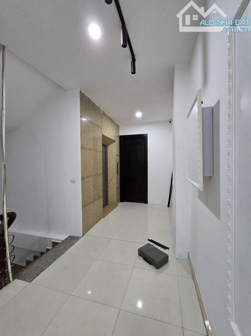 Cần bán nhà Phố Thái Hà Đống Đa 136m2 x 6 tầng, 2 mặt tiền trước sau KD Cho Thuê Tuyệt Vời