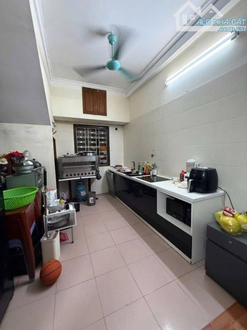 Bán nhà phố Đỗ Quang, Cầu Giấy: dt 42m, 5 tầng, mt 4.3m, giá 24 tỷ, có thương lượng