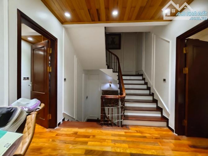 Nhà đẹp dân ở Thái Hà, ngõ thông oto tránh, KD, nội thất gỗ, sân vườn, ở luôn 94m2*4T