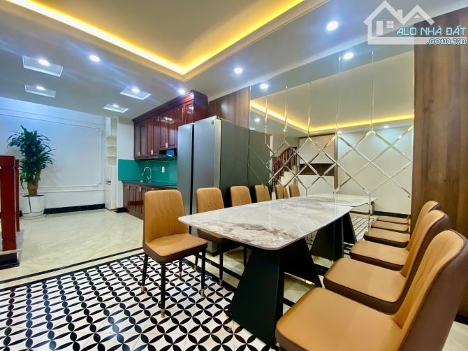 Bán nhà 5 tầng 1 tum, mới đẹp, thoáng trước sau,Full nội thất phố Thạch Bàn, Long Biên