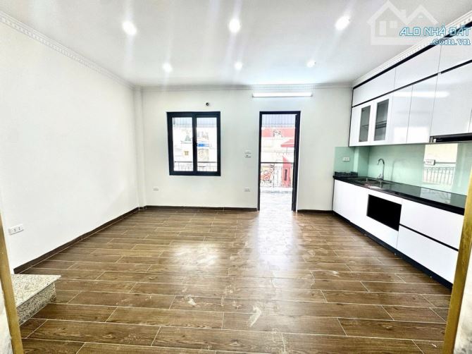GẤP BÁN NHÀ HOÀNG HOA THÁM 40M2 X 6 TẦNG THANG MÁY CHỈ 12.1 TỶ.