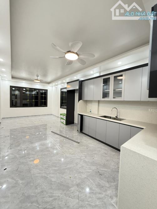 HIẾM ĐẸP- NGUYỄN TRÃI-65Mx6TẦNG THANG MÁY-NGÕ Ô TÔ-2THOÁNG TRƯỚC SAU.NHÀ ĐẸP Ở LUÔN-22TỶ