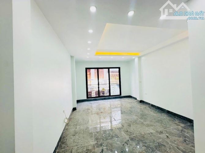 BÁN NHÀ PHÂN LÔ HOÀNG QUỐC VIỆT 35m2, 7T THANG MÁY, 18.3 TỶ MỚI ĐẸP Ở NGAY, 2 MẶT THOÁNG