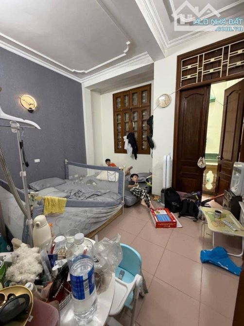 Bán nhà phố Đỗ Quang, Cầu Giấy: dt 42m, 5 tầng, mt 4.3m, giá 24 tỷ, có thương lượng