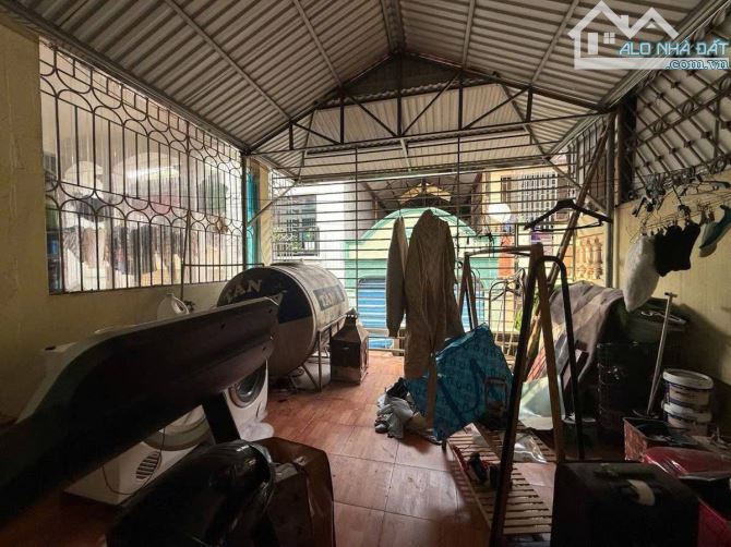 Bán nhà phố Đỗ Quang, Cầu Giấy: dt 42m, 5 tầng, mt 4.3m, giá 24 tỷ, có thương lượng