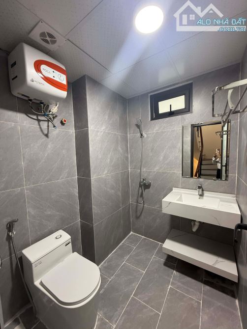 Bán nhà 33m2 x 5 tầng, MT : 5,3m tại Tôn Đức Thắng