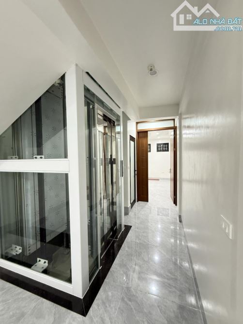 HIẾM ĐẸP- NGUYỄN TRÃI-65Mx6TẦNG THANG MÁY-NGÕ Ô TÔ-2THOÁNG TRƯỚC SAU.NHÀ ĐẸP Ở LUÔN-22TỶ