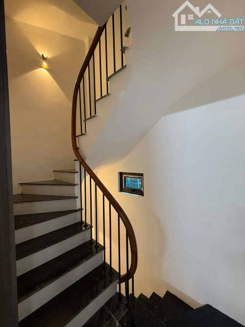 Bán nhà 33m2 x 5 tầng, MT : 5,3m tại Tôn Đức Thắng