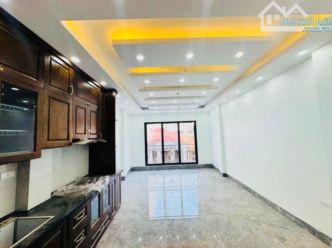 BÁN NHÀ PHÂN LÔ HOÀNG QUỐC VIỆT 35m2, 7T THANG MÁY, 18.3 TỶ MỚI ĐẸP Ở NGAY, 2 MẶT THOÁNG