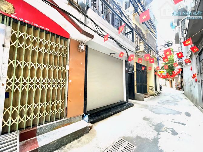 KHU VỰC LÕI CẦU GIẤY - DÂN XÂY - Ô TÔ QUA NHÀ- LÔ GÓC- 3 MẶT THOÁNG SÁNG VĨNH VIỄN