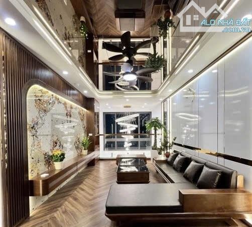 HOÀNG ĐẠO THÀNH-NHÀ PHÂN LÔ8T- THANG MÁY-Ô TÔ VÀO NHÀ