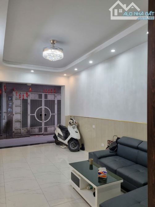 KHU VỰC LÕI CẦU GIẤY - DÂN XÂY - Ô TÔ QUA NHÀ- LÔ GÓC- 3 MẶT THOÁNG SÁNG VĨNH VIỄN