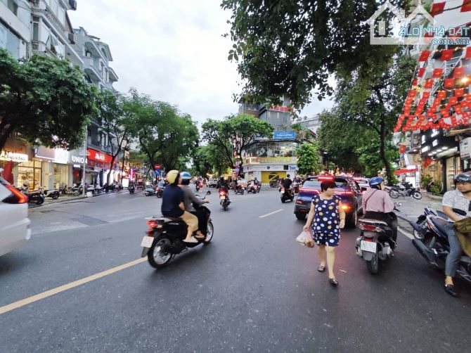 Bán khách sạn mặt phố Phùng Hưng, 115m2, 8 tầng, mặt tiền 4m, 70.8 tỷ, dòng tiền 120tr/thá