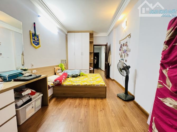 BÁN NHÀ PHÂN LÔ TRIỀU KHÚC Ô TÔ VÀO NHÀ 2 MẶT THOÁNG NGÕ TO NHƯ PHỐ 17.6 TỶ