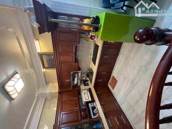 LẠC LONG QUÂN .LÔ GÓC DÂN XÂY . 2 MẶT THOÁNG MỞ CỬA - NGÕ 3 GÁC PHI. DT 34/40 M2 X 5 TẦ