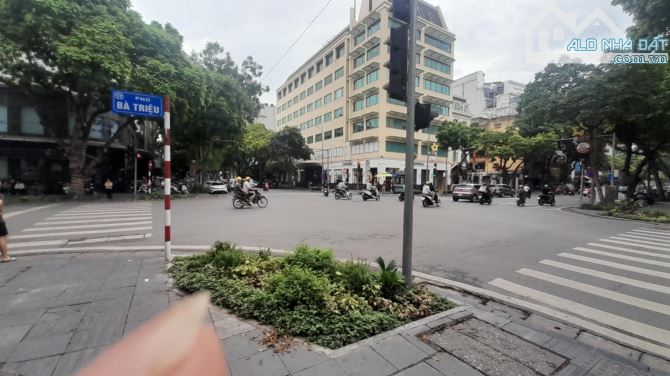 Bán Nhà TT Bà Triệu Hoàn Kiếm 38m2 Tầng 1 MT5m Ở Luôn 9,4 Tỷ Bà Triệu.