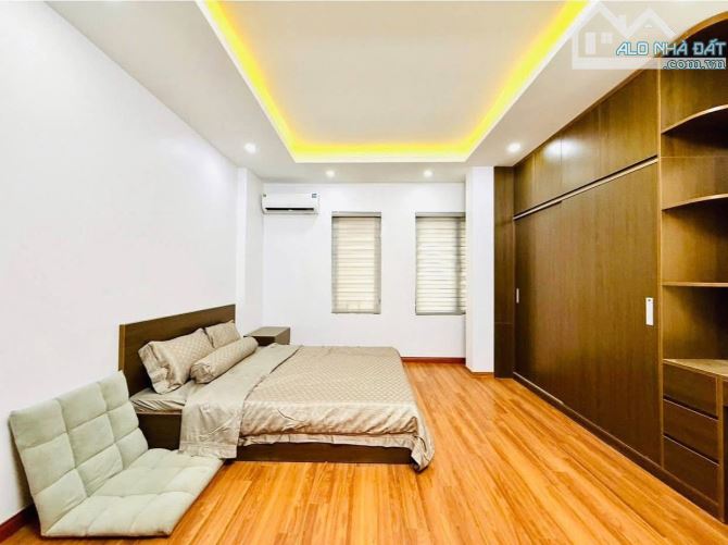 Hiếm! Dân Xây Lô Góc Pháo Đài Láng - Đống Đa DT 35m, 5T, MT 4m Nhỉnh 9 Tỷ