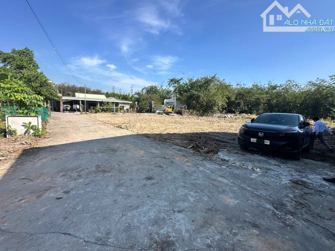 Đất nhánh Dx002 Phú Mỹ(cách 30m). Dt 5x24 có 100mtc giá 2tỷ468 - 3