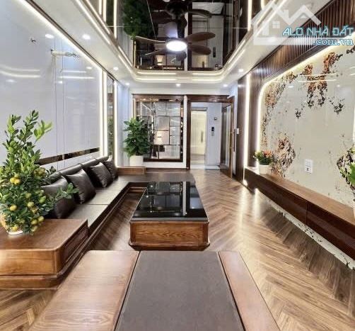 HOÀNG ĐẠO THÀNH-NHÀ PHÂN LÔ8T- THANG MÁY-Ô TÔ VÀO NHÀ