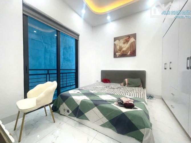 BÁN NHÀ NGÕ QUỲNH MINH KHAI ĐẸP DÂN XÂY - KINH DOANH SẦM UẤT - Ở SƯỚNG 4 TẦNG HƠN 7 TỶ.