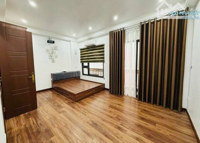 Hiếm! Dân Xây Lô Góc Pháo Đài Láng - Đống Đa DT 35m, 5T, MT 4m Nhỉnh 9 Tỷ