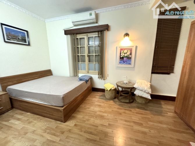 Bán nhà mặt phố Trần Hưng Đạo, Hoàn Kiếm, Siêu Hiếm, DT 215m, 3T, MT 15m, Giá 300 tỉ