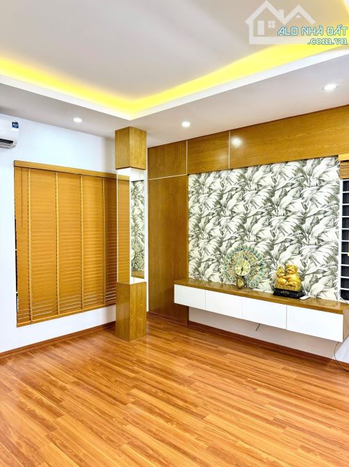 Hiếm! Dân Xây Lô Góc Pháo Đài Láng - Đống Đa DT 35m, 5T, MT 4m Nhỉnh 9 Tỷ